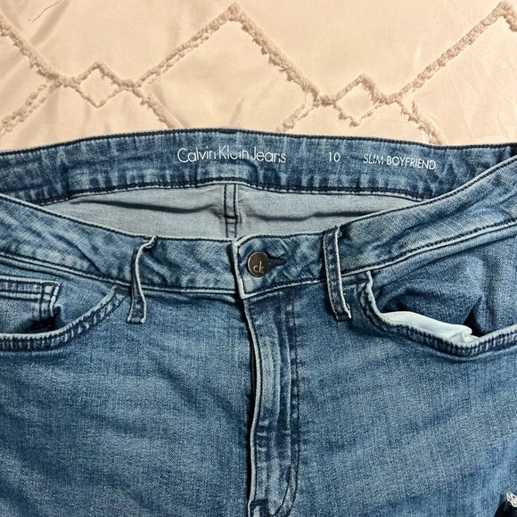 Calvin Klein Jeans Size 10 Slim Boyfriend - Picture 3 of 3